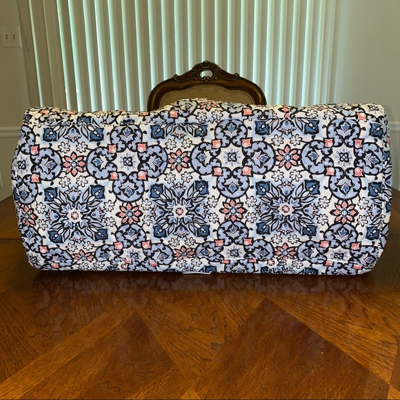 NWT Vera Bradley Large Duffel & Throw Blan…